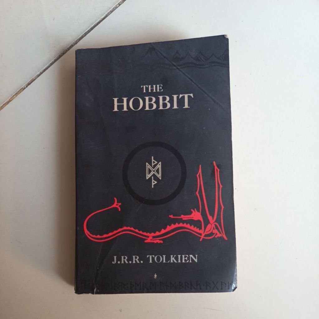 The Hobbit J.R.R. Tolkien preloved Bahasa Inggris