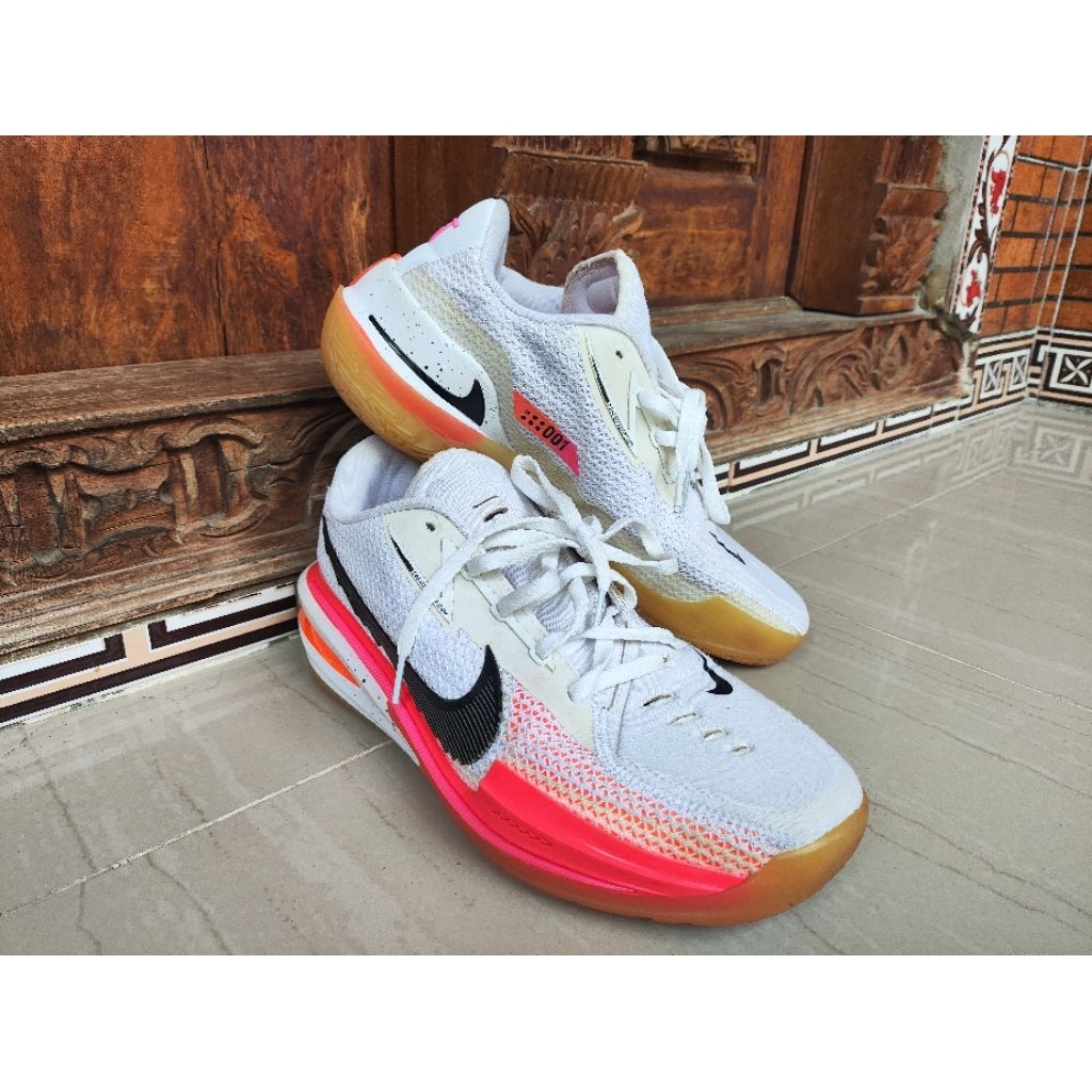 Sepatu basket Nike GT Cut 1