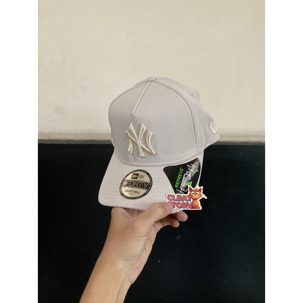 TOPI NEW ERA 940AF SNAPBACK X MOB NY YANKEES Q424 REPREVE Stone Ivory ORIGINAL NO BOX [60588297]