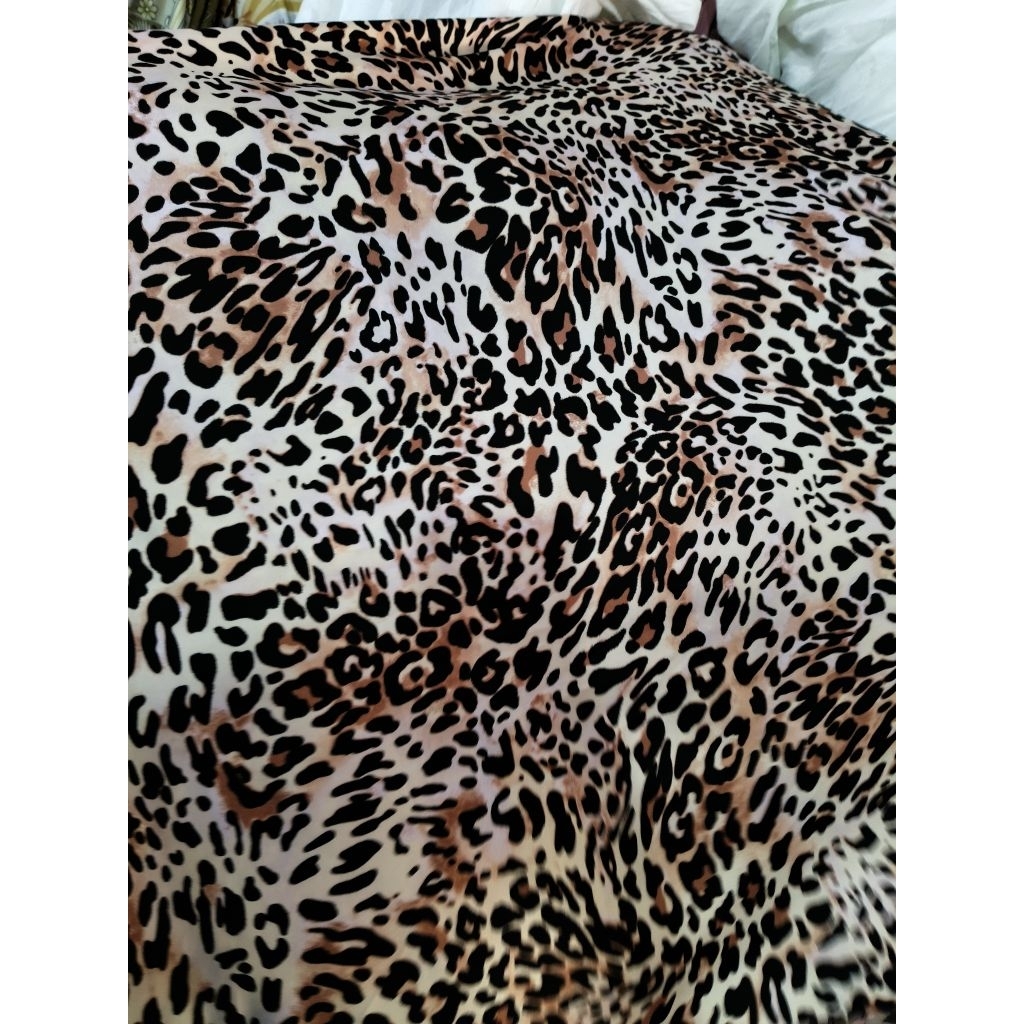 kain / kain satin motif macan / kain saten motif bestseller