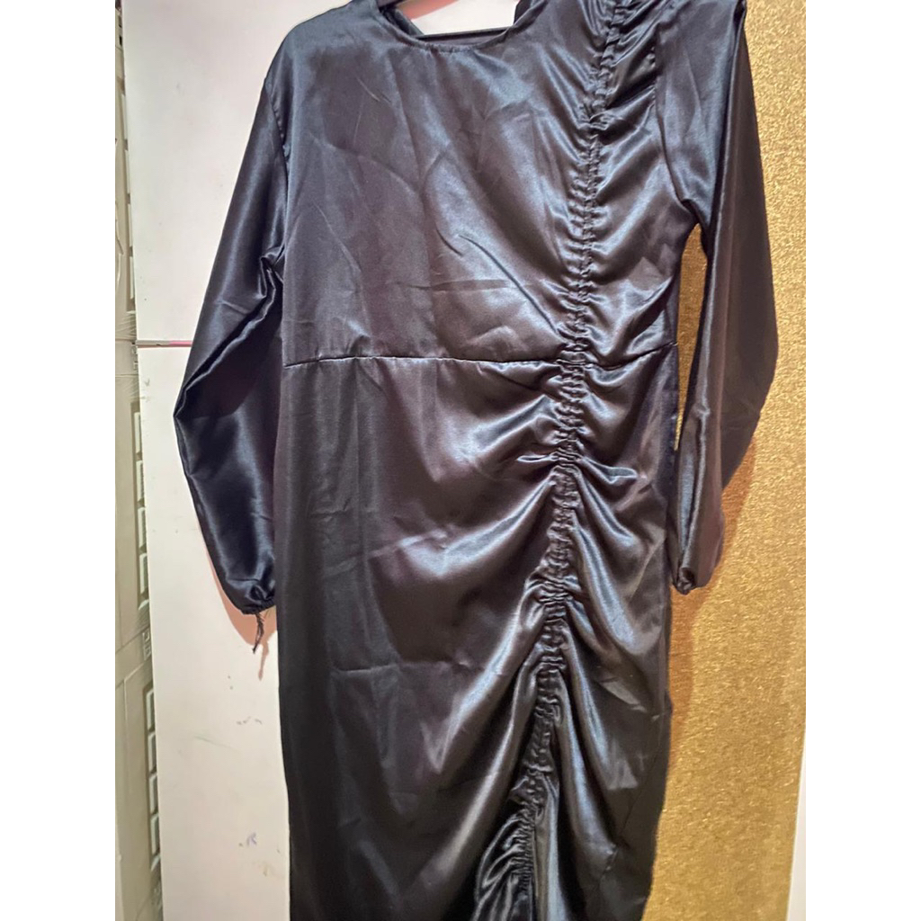 Gamis hitam free celana levis putih