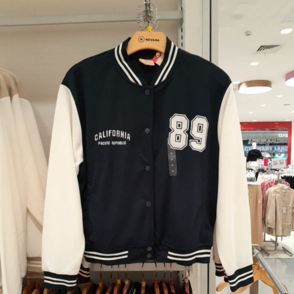Nevada Jaket Wanita