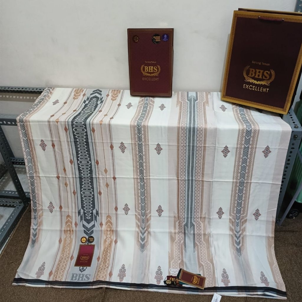 SARUNG BHS EXCELLENT JAGUAR GOLD / SILVER
