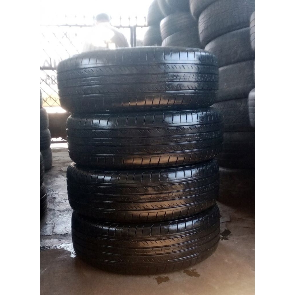 Ban mobil 215/60-17 Goodyear