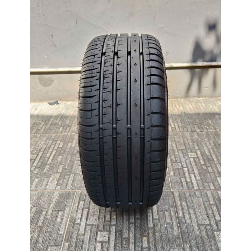 ban mobil second/copotan ukuran 215/40 R18