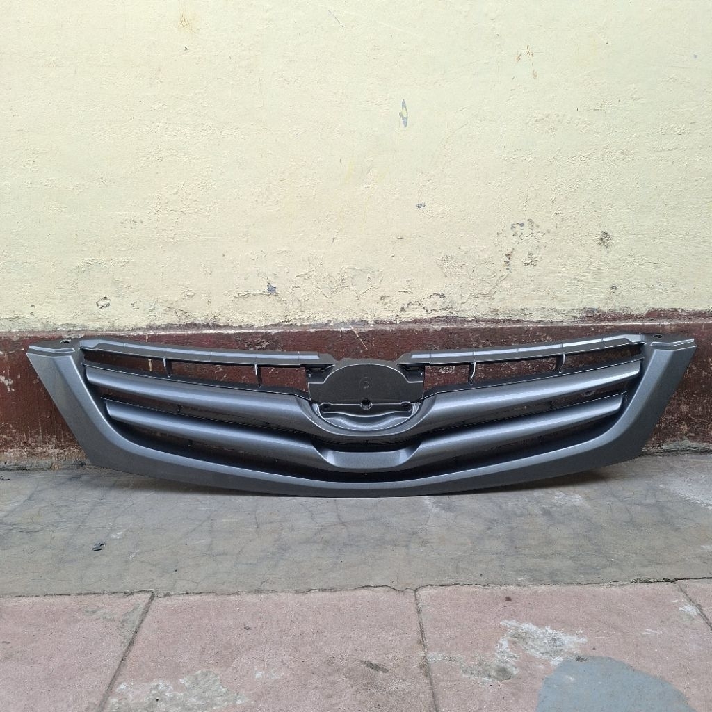 Gril Depan Toyota Innova Tahun 2008-2011 Original Second