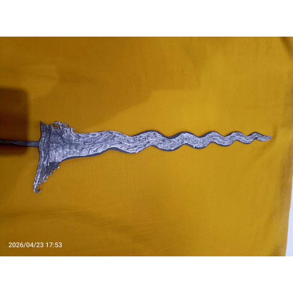 keris bali dengan pamor largansir