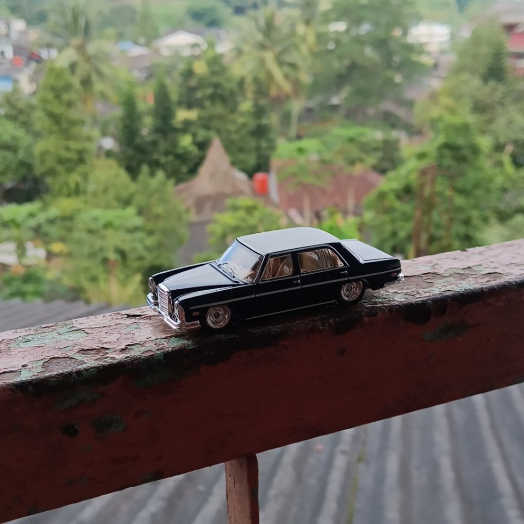 Hot Wheels loose Premium '72 Mercedes-Benz 280 SEL 4.5 Black