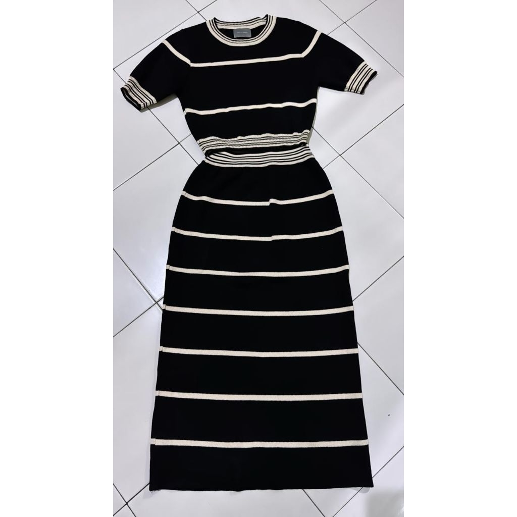 This is april One set knit black stripe