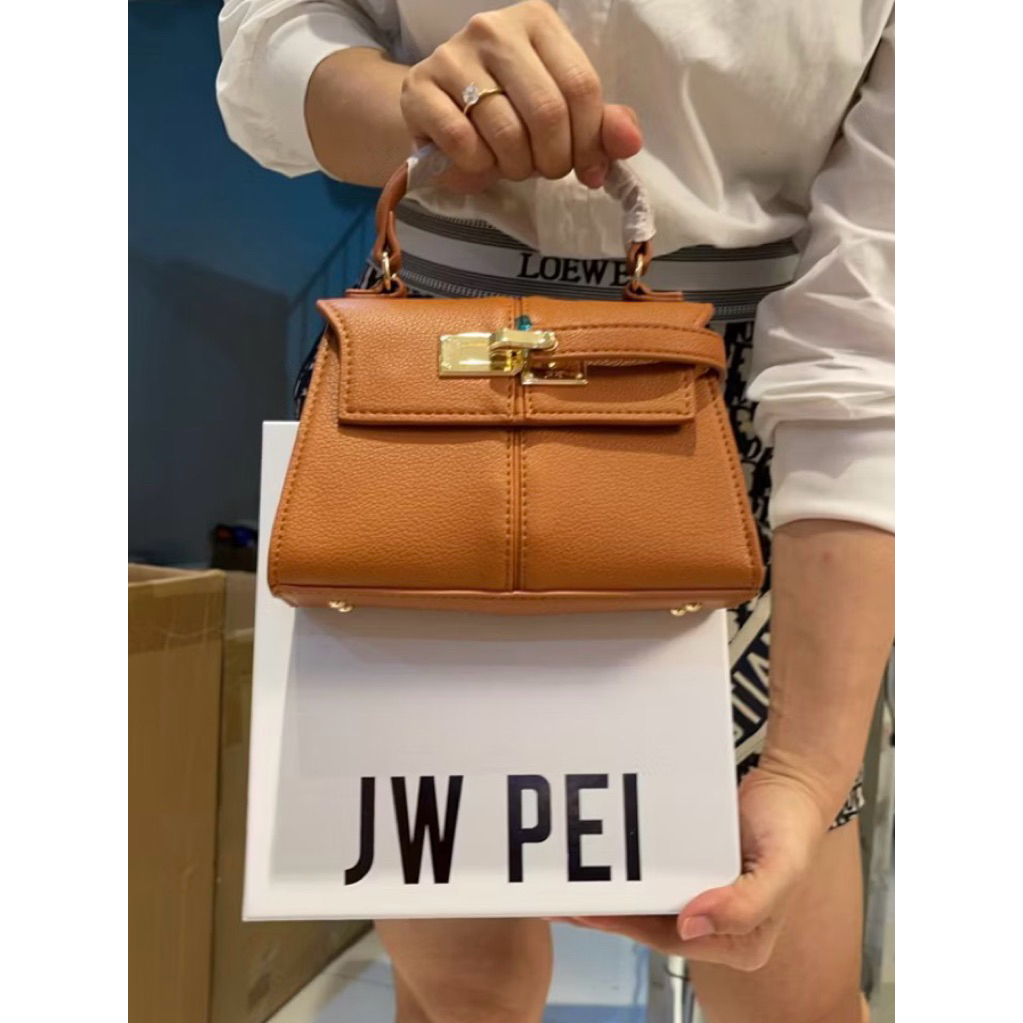 Tas dupe JW Pei brown