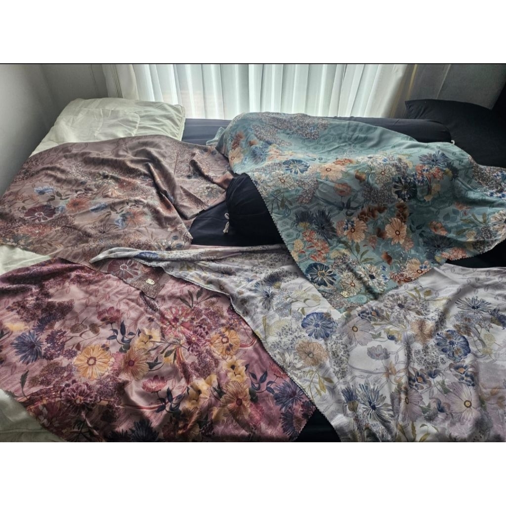 preloved bundling Heaven Lights Scarf