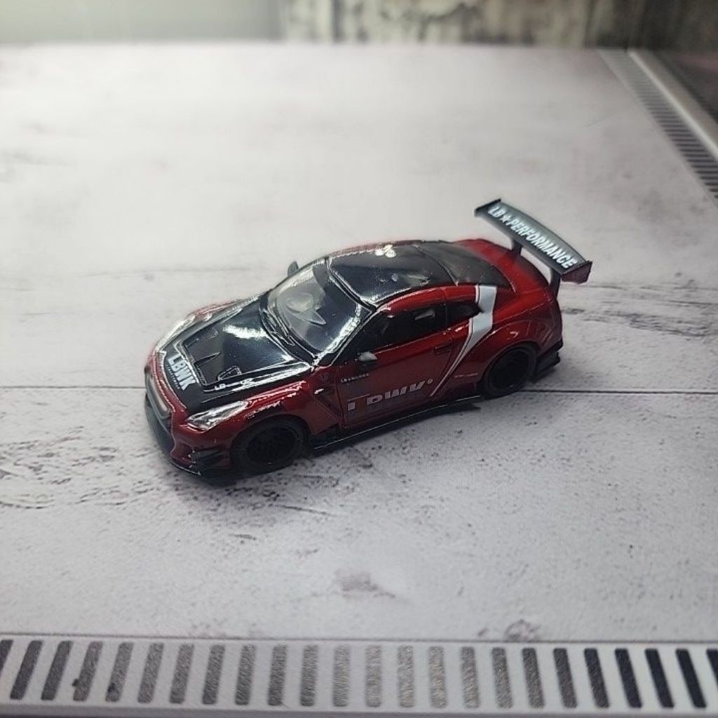 Mini GT Nissan R35 LBWK Red