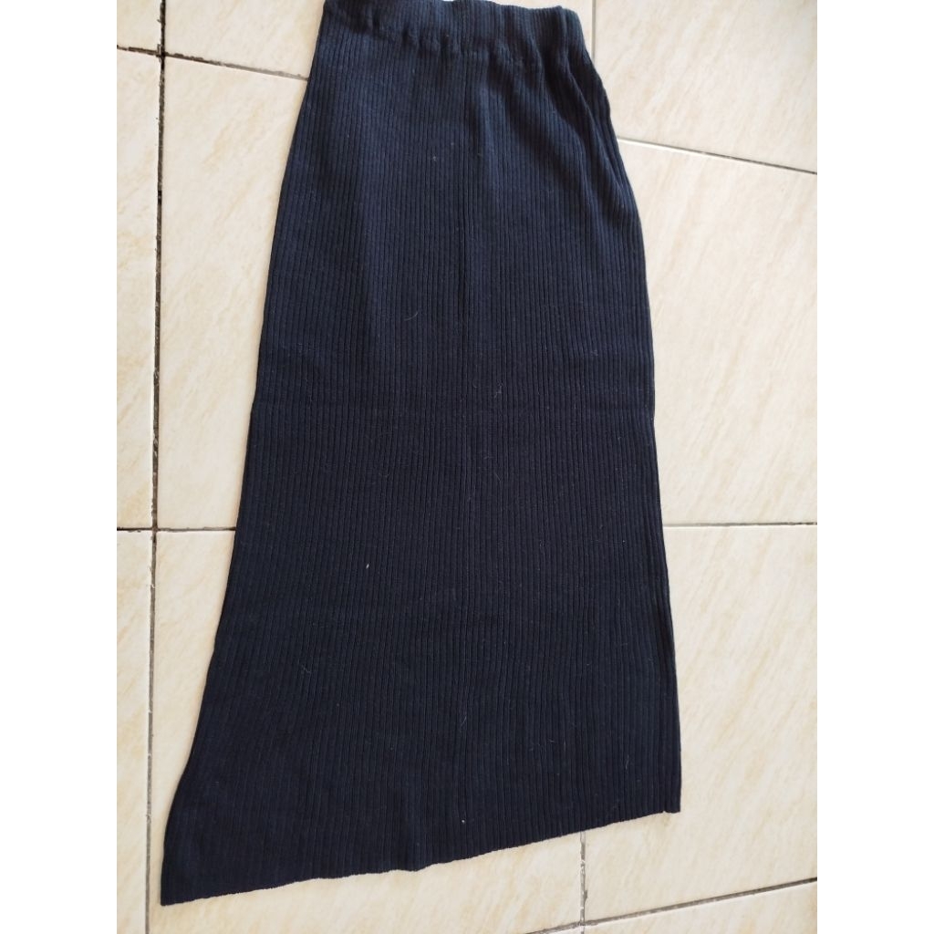 Rok span rajut hitam