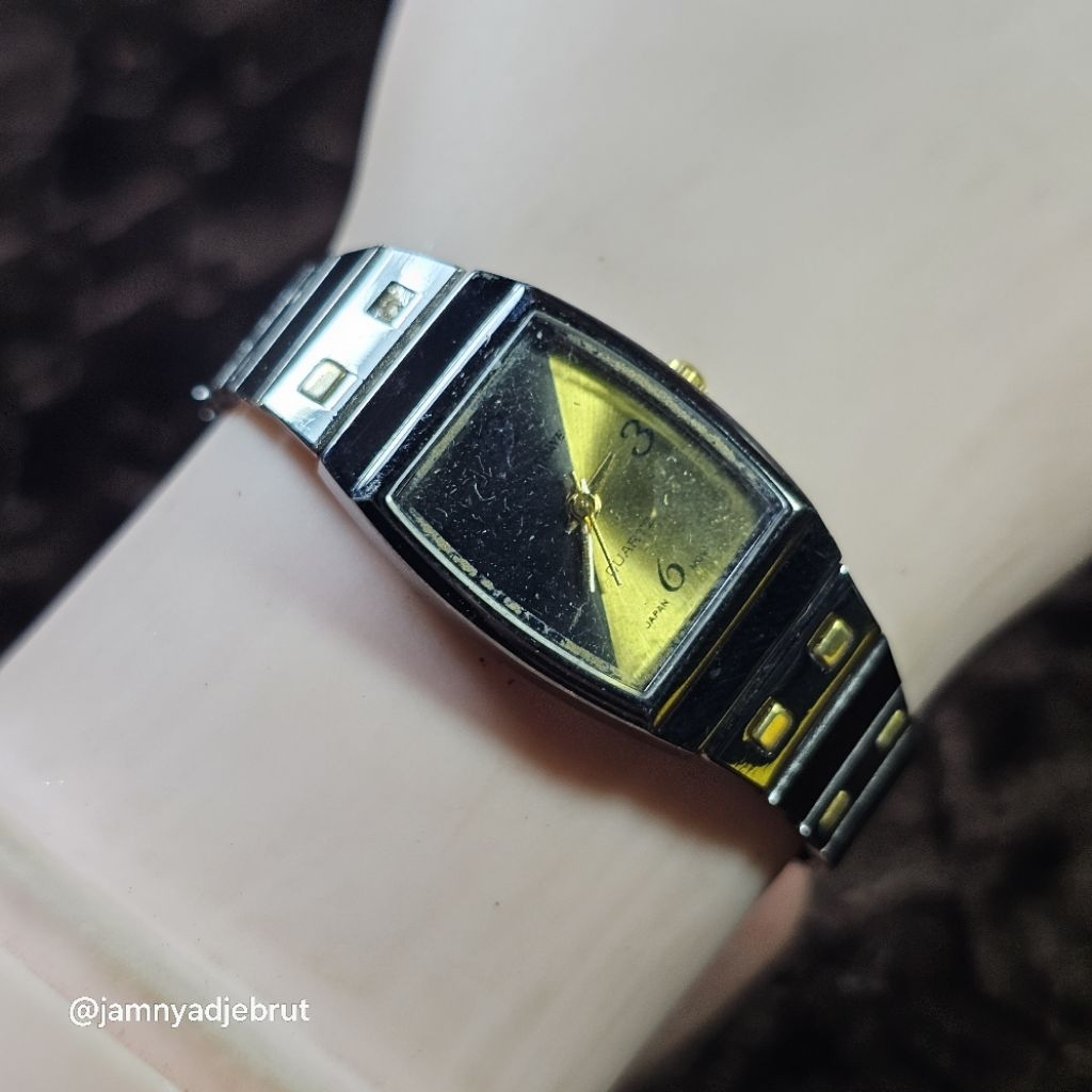 Jam Silverstone Rectangular Black Gold Ladies Bekas