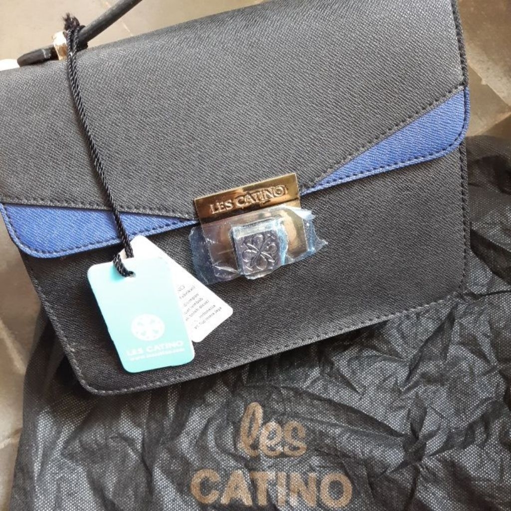 tas wanita warna biru hitam Les Catino B N I B lengkap sarung