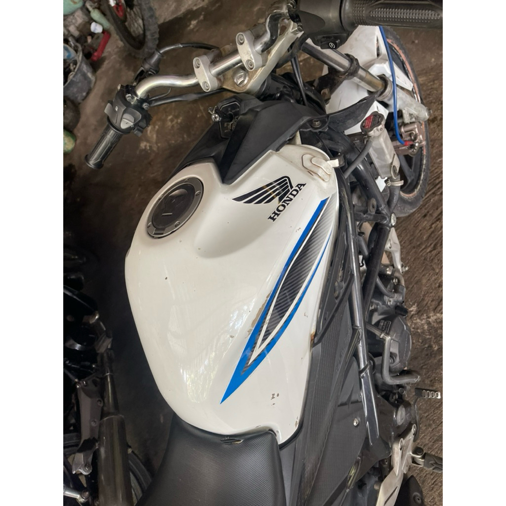 tangki bensin cb 150 r new 2016 cat ori blm bocor kondisi bagus