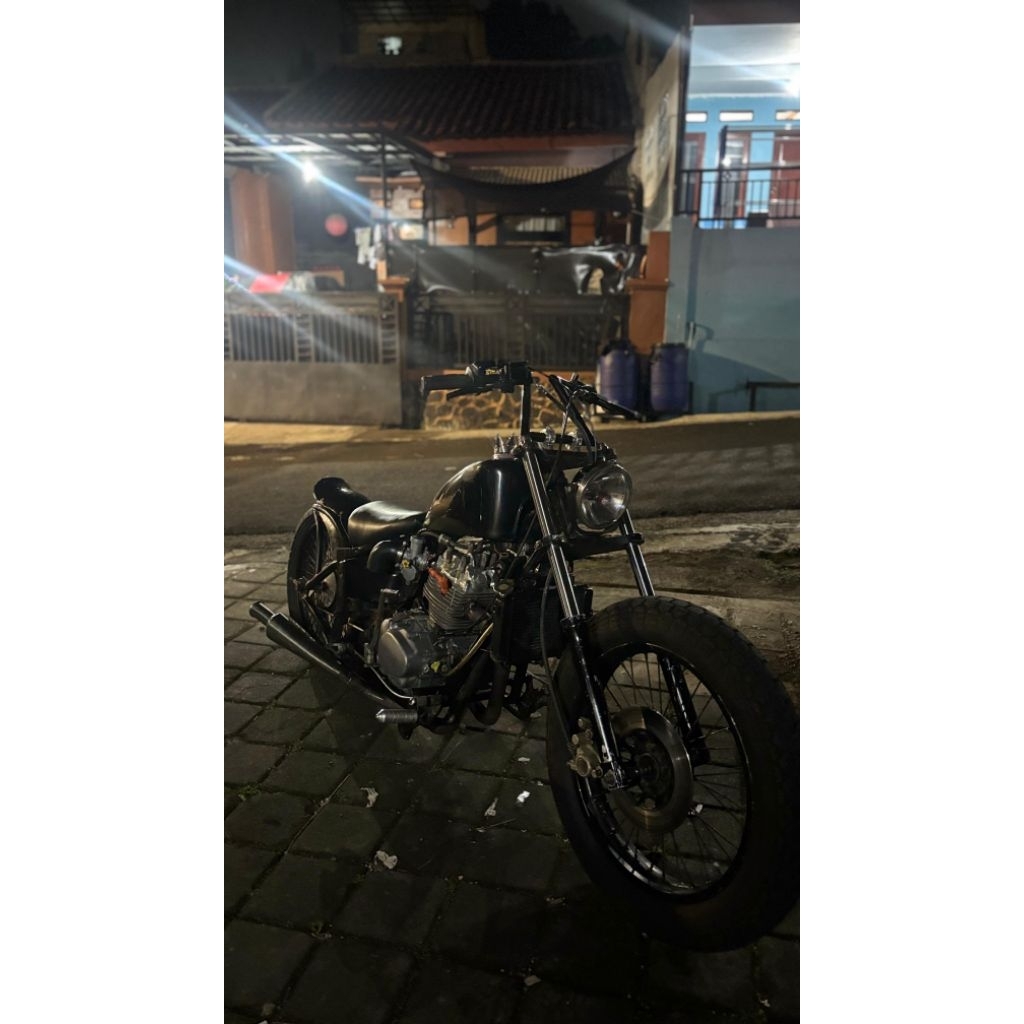 Motor custom 2silinder basic Cb 100 1979 2 silinder 255cc surat lengkap