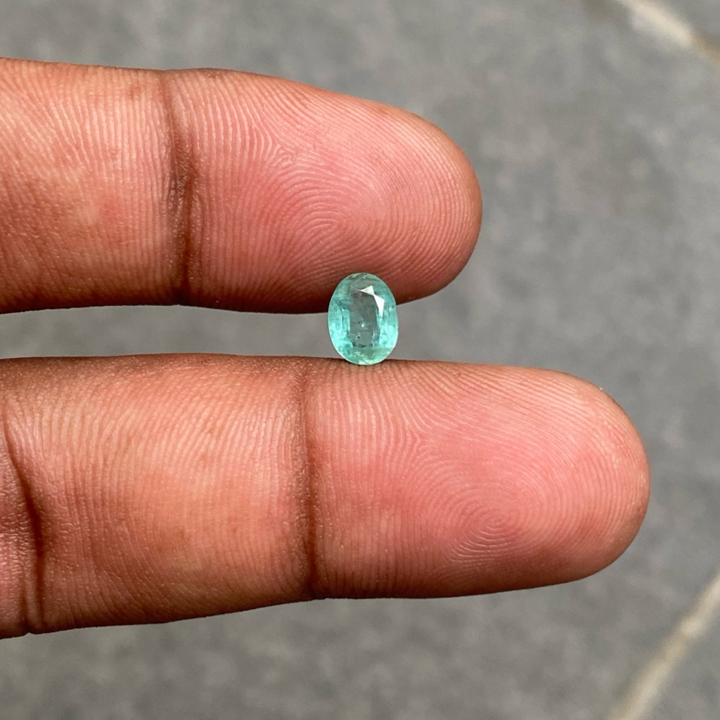 Natural Emerald Beryl Jamrud Batu Zamrud ukuran kecil dim 7x5x3.5