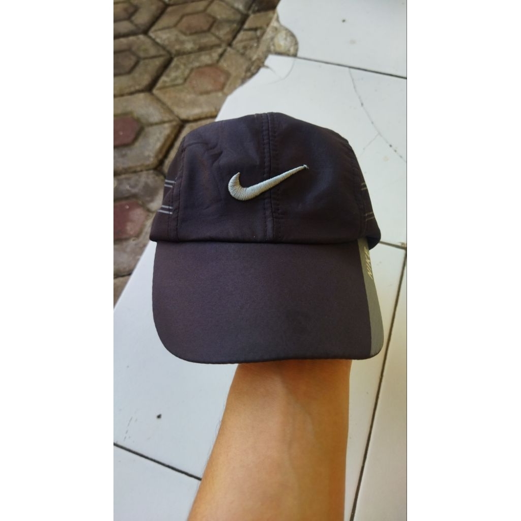 Topi running outdoor Nike 90's