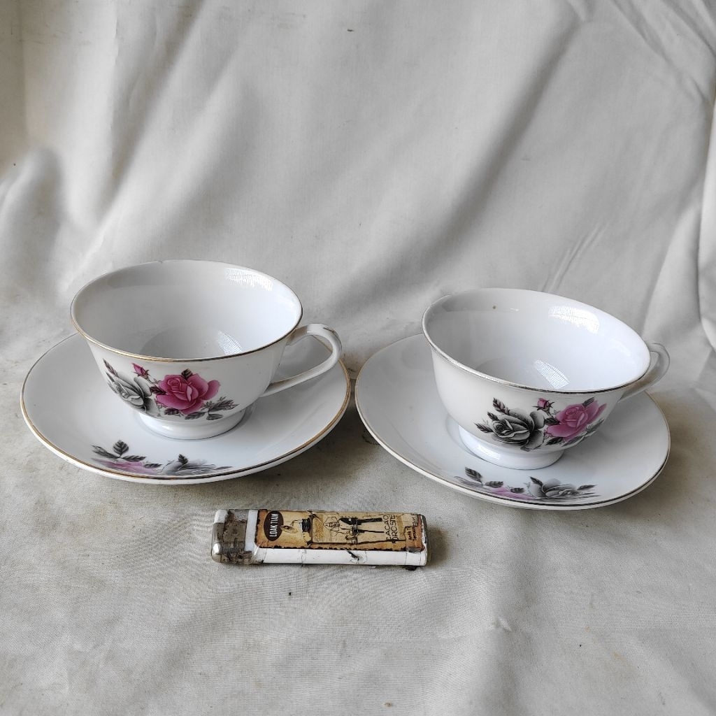 Pajangan Vintage 2 set Cangkir Mawar Keramik China