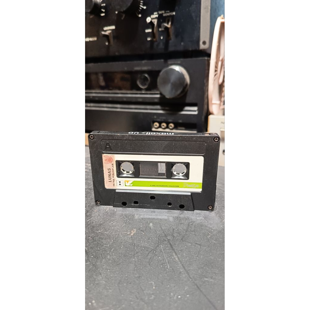 kaset pita instrumental romantic