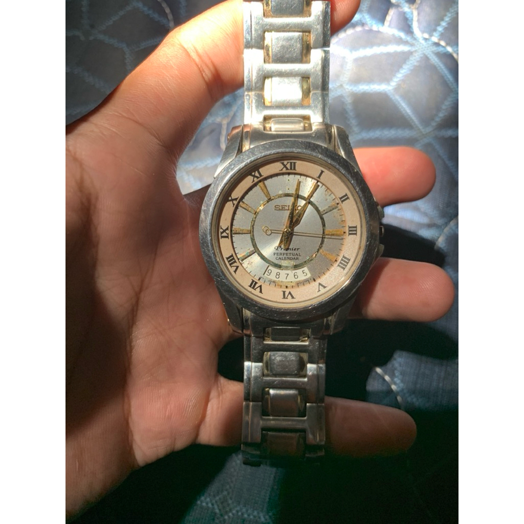Seiko Premier bahan