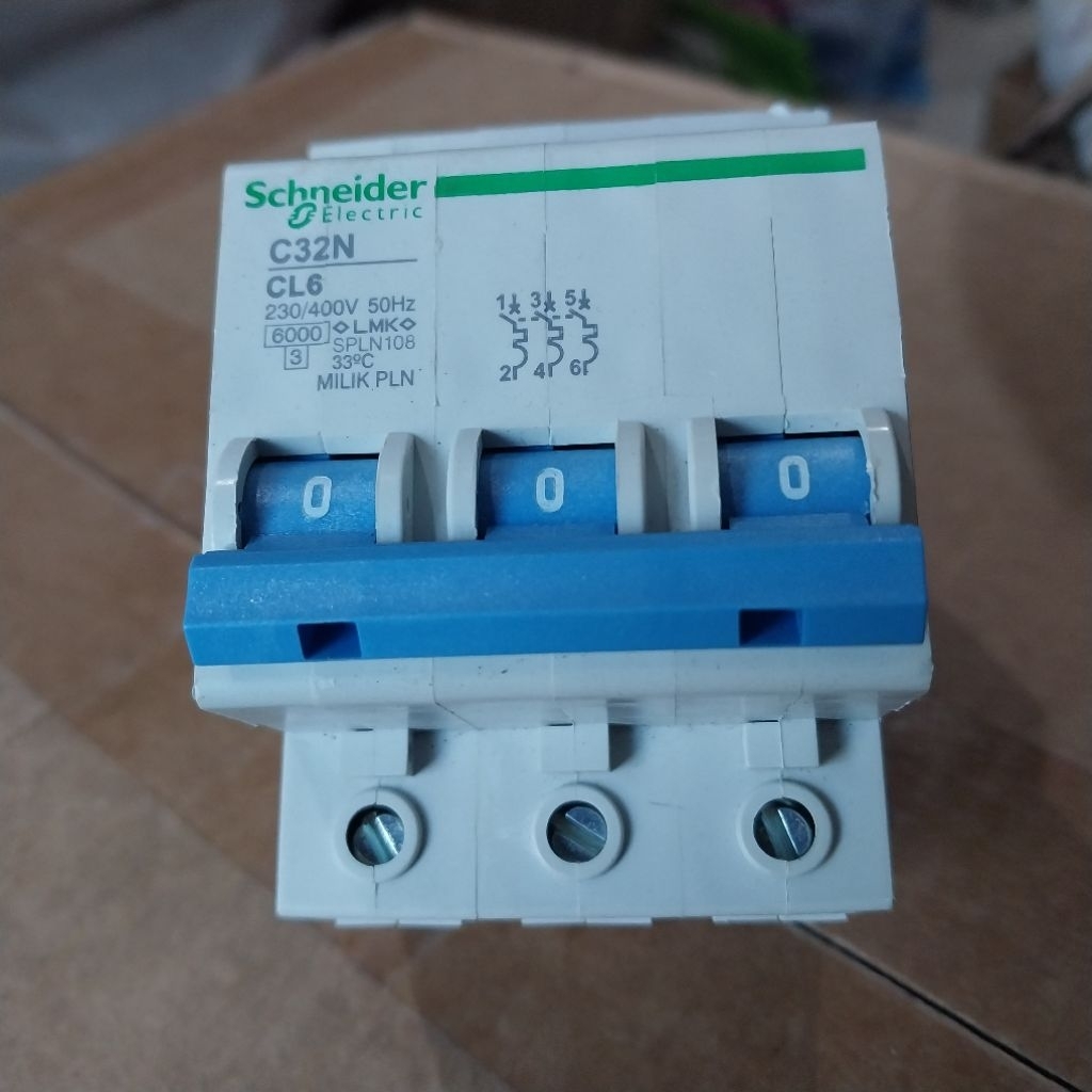 Mcb 3phase schneider C32N CL6 stok ready sesuai gambar