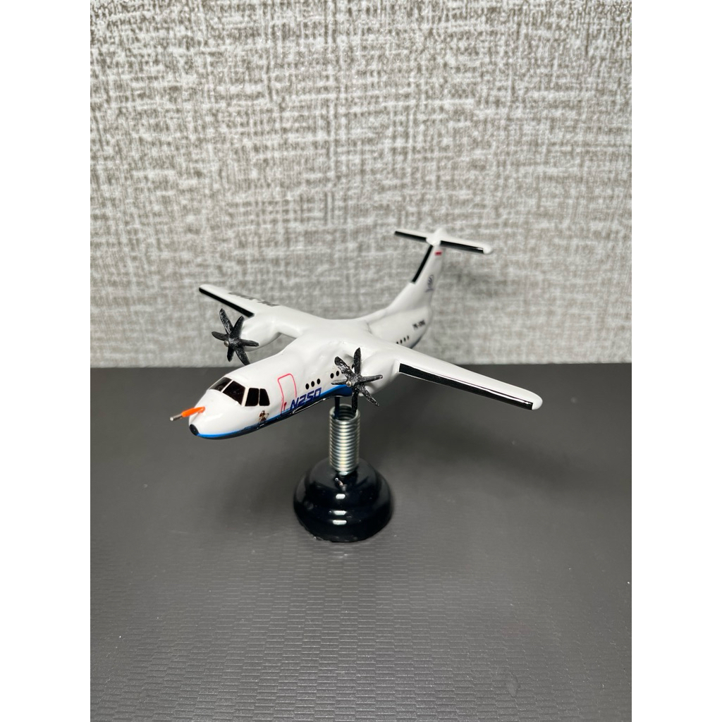 MINIATUR PESAWAT/HELIKOPTER N250 GATOTKACA