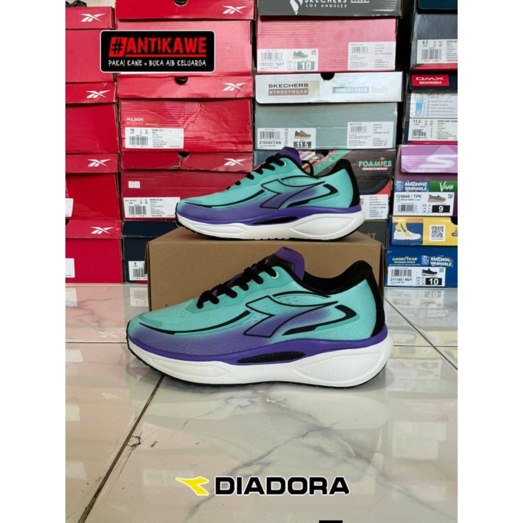 SEPATU OLAHRAGA DIADORA
