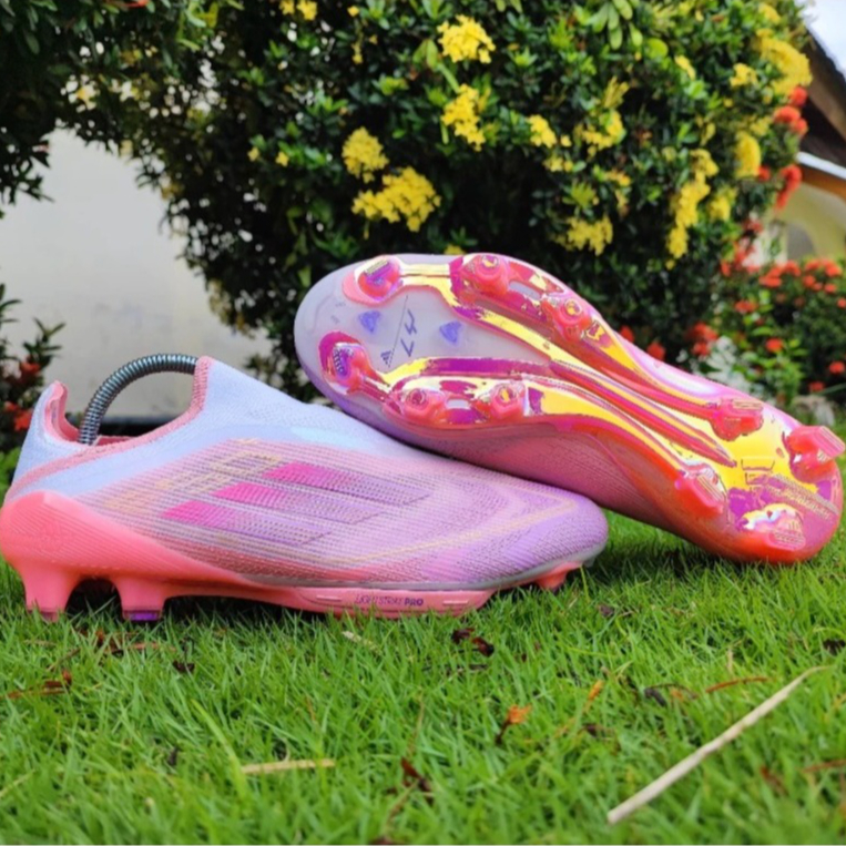 PROMO GACOR Sepatu Bola F50+ Laceless Tanpa Tali Lamine Yamal FG - Clear Pink Purple Glow Light Pink
