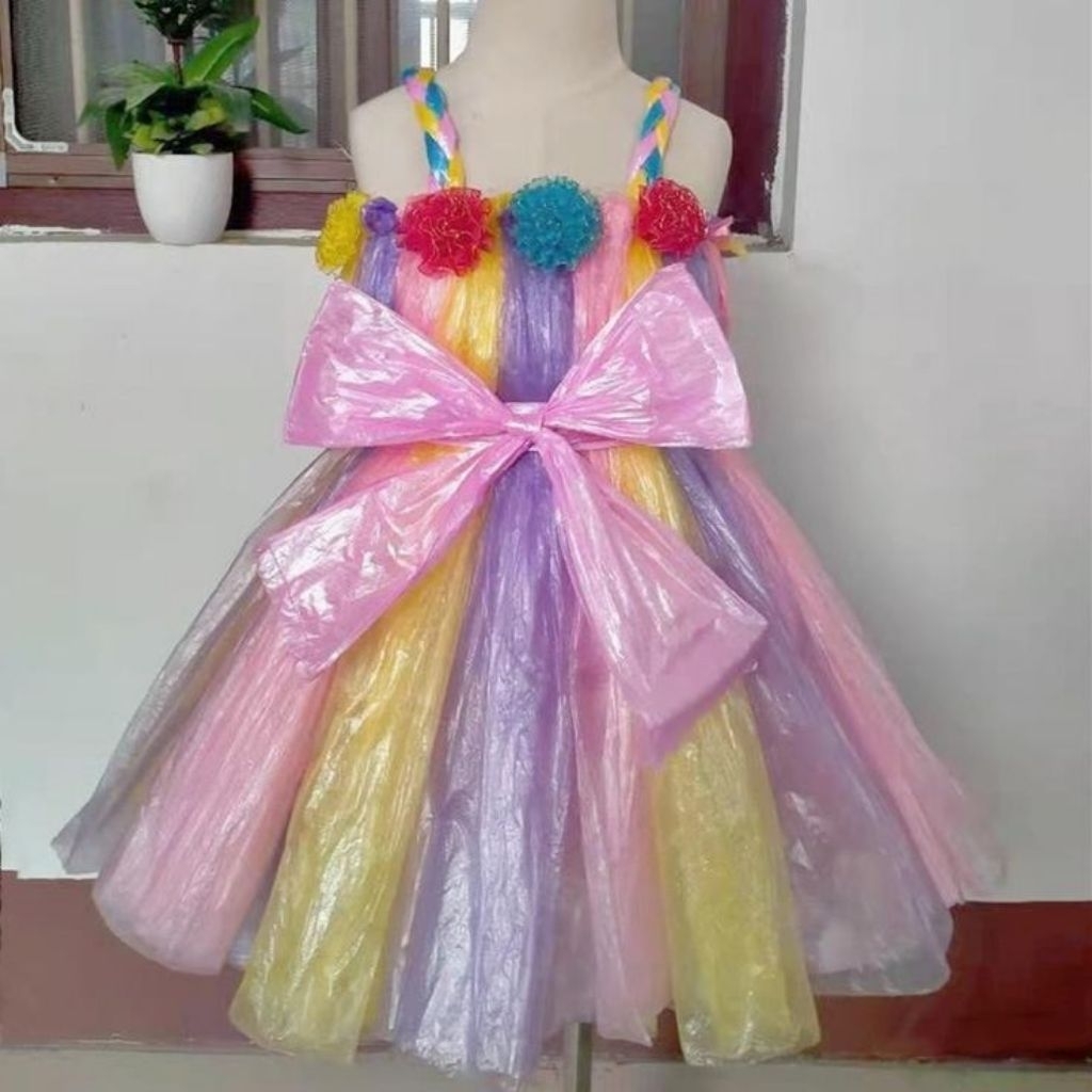 KOSTUM KARNAVAL PENTAS SENI DAUR ULANG PLASTIK CANTIK ANAK-ANAK