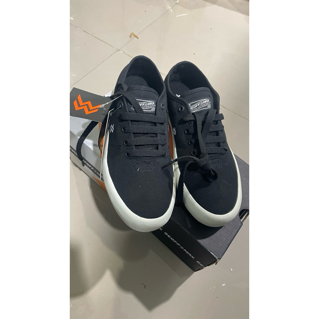 sepatu casual geoff max