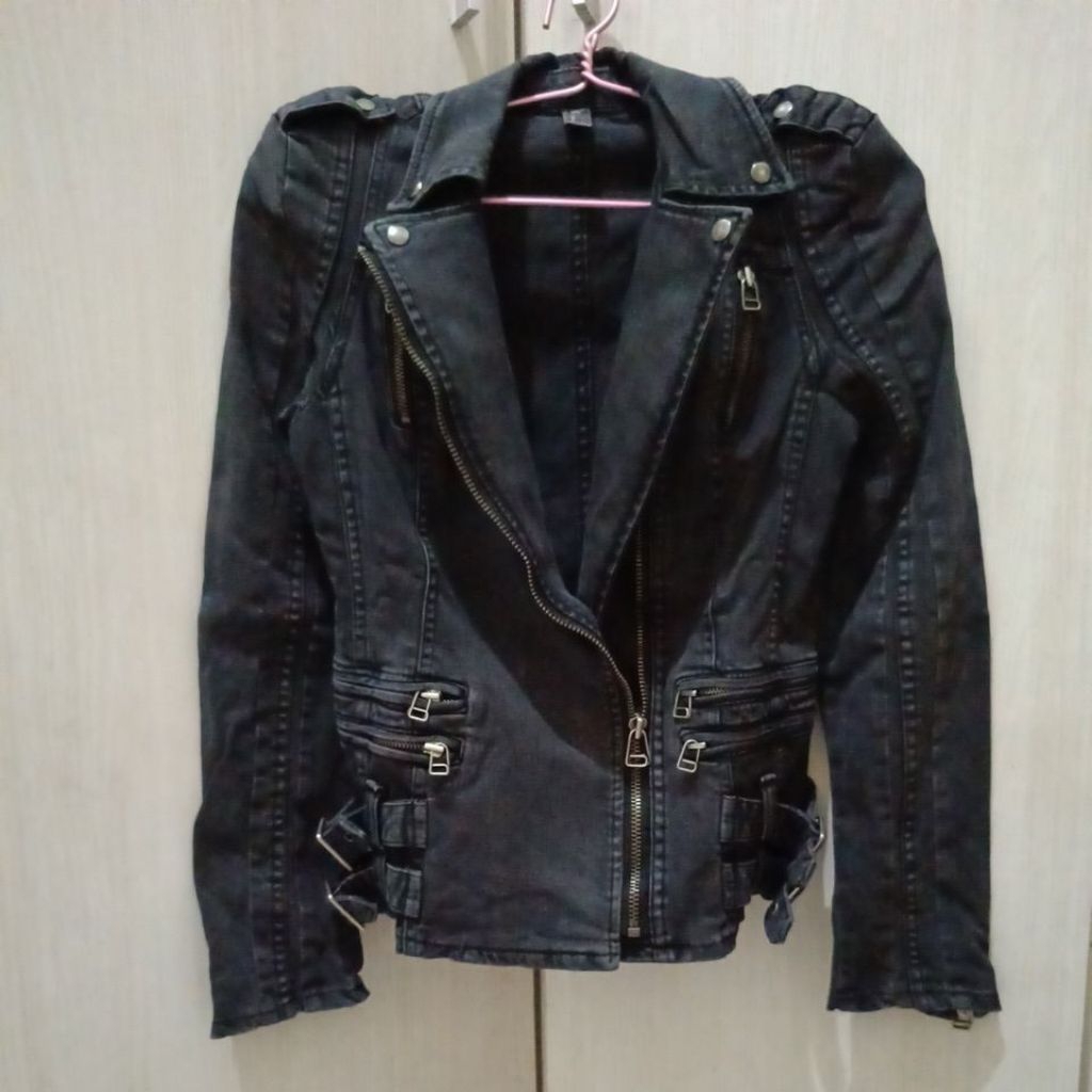 Jaket Jeans Hitam Washed Model Ramones Cewek Korea Keren