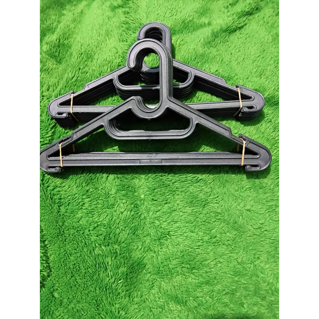 Hanger Baju Plastik Hitam Kuat, Tebal, dan Tahan Lama