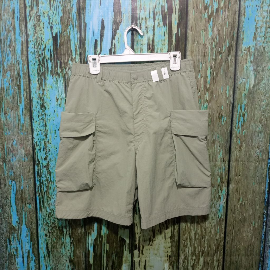 Celana cargo pendek / short pants UNIQLO bagus Size 31-33(Lp 82-86cm Panjang 52cm)