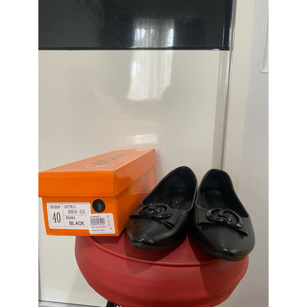 St Moritz Flat Shoes Hitam Black Size 40