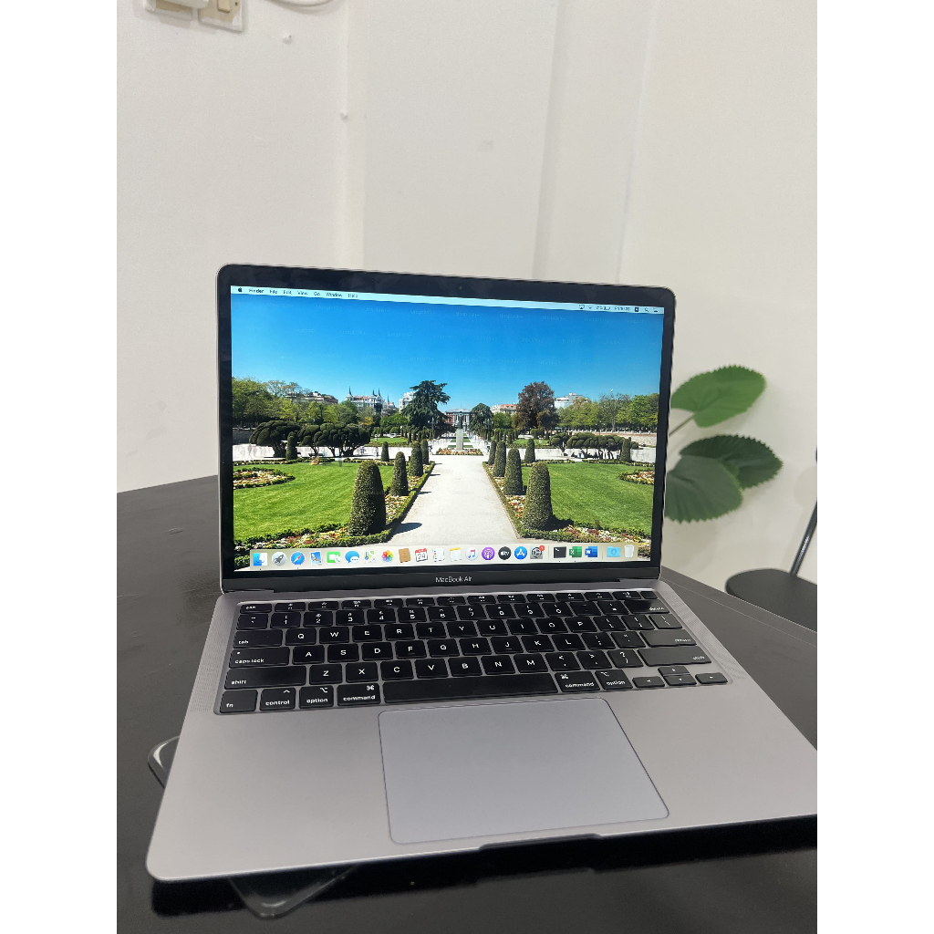 MacBook Air 13 Inch 2020 I3 Like New