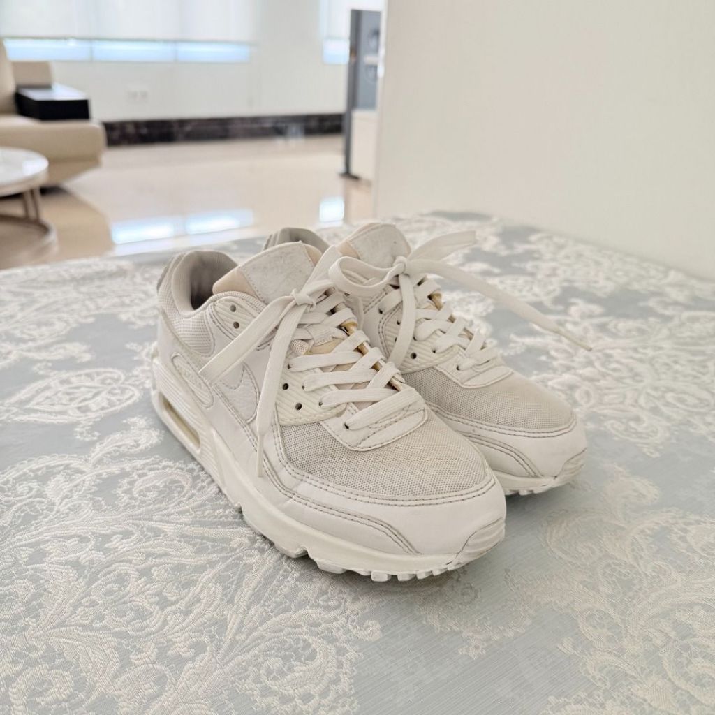 Preloved Nike Air Max 1 Triple White Sepatu Putih Wanita Bekas