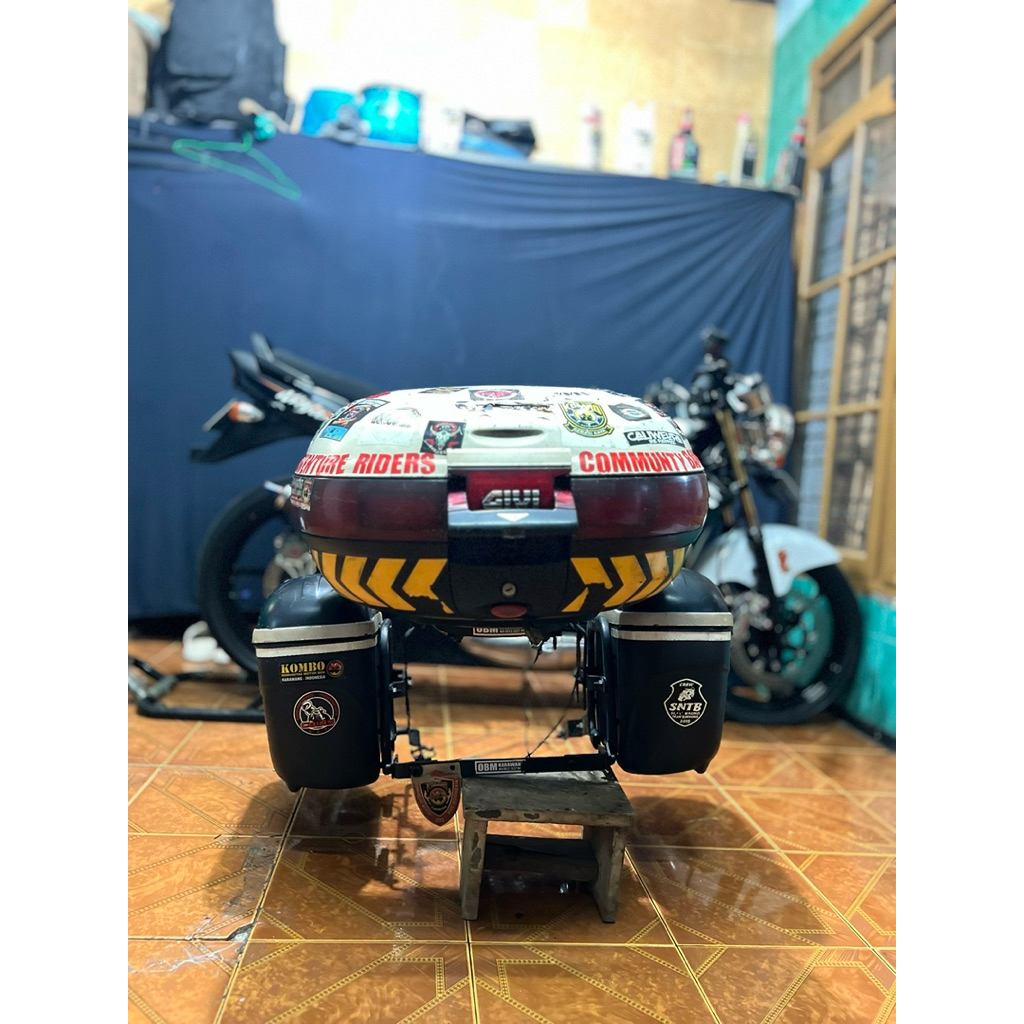 top box givi e52  sidebox givi e21 set breket