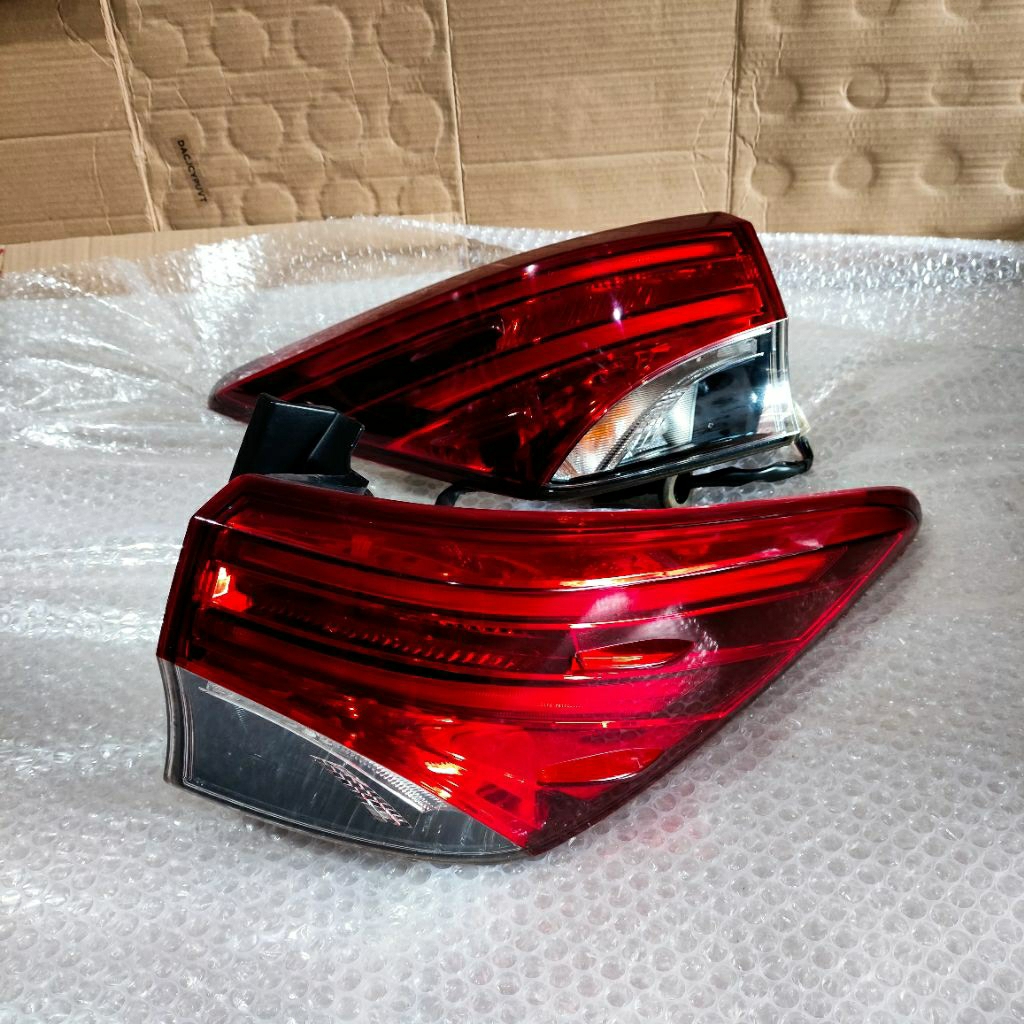 STOPLAMP LAMPU BELAKANG FORTUNER VRZ 2016-2020 ORIGINAL