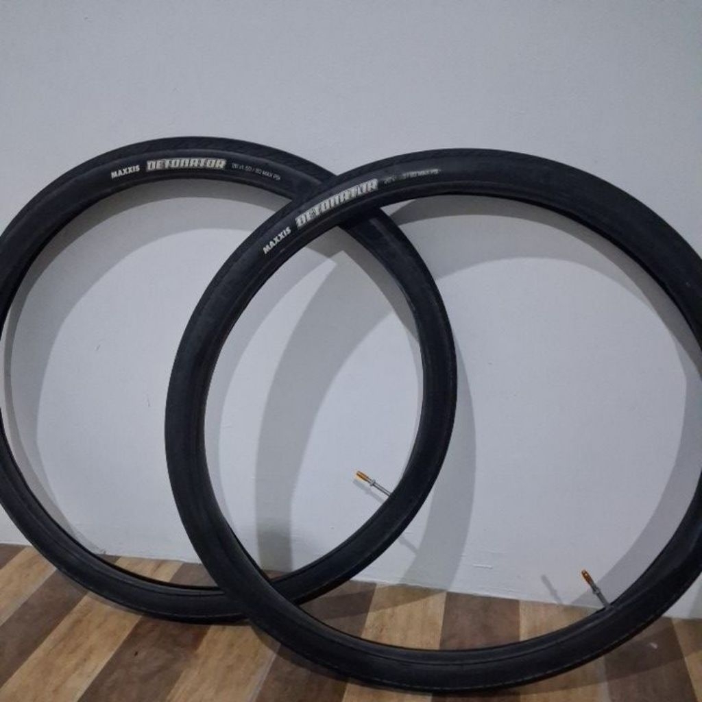 Ban sepeda Maxxis Detonator 26 x 1.50