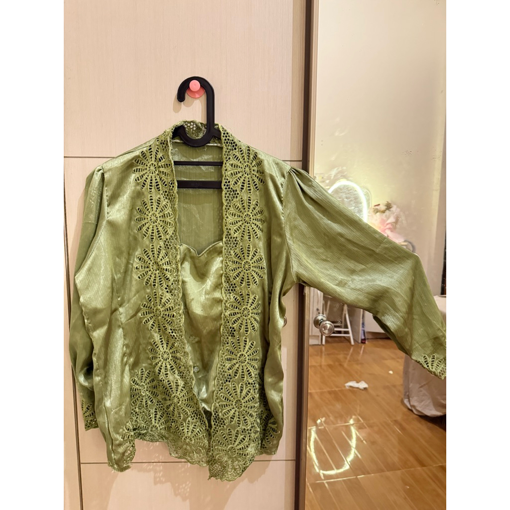 Preloved kebaya silk hijau / sage green XL (detail baca deskripsi)