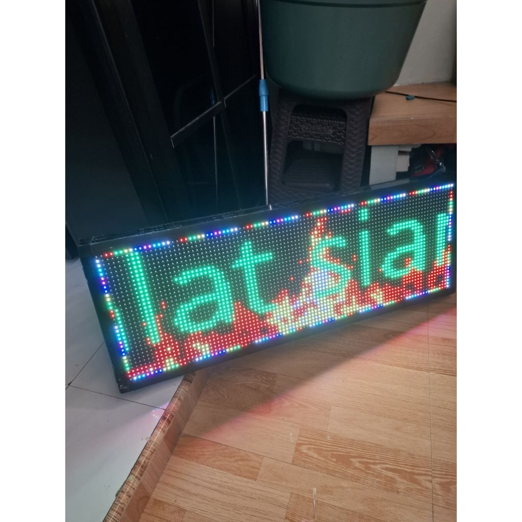 running text RGB berwarna