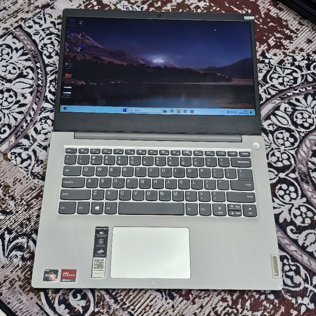 Laptop Lenovo Ideapad Slim 3 AMD RYZEN 3-3250U RAM 8GB SSD 256GB Windows 11 Second Pilihan terbaik