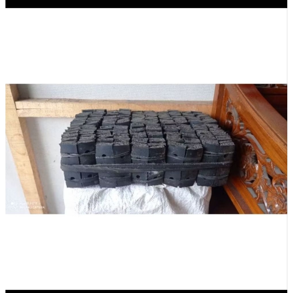 Karet gantungan knalpot mobil