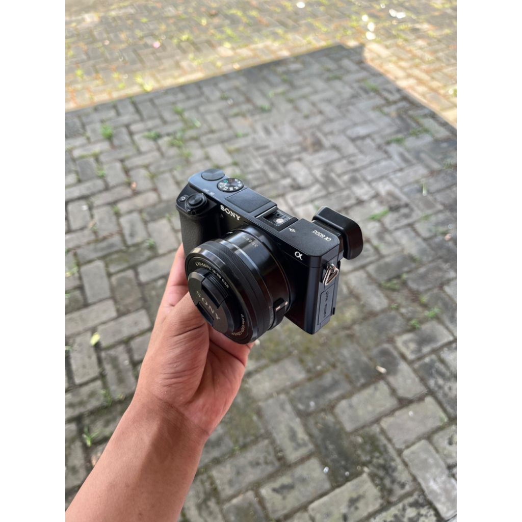 KAMERA SONY A6000 PLUS LENSA KIT