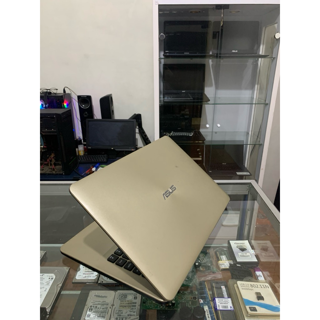 Laptop Asus Core i5 gen 8 dual vga desain