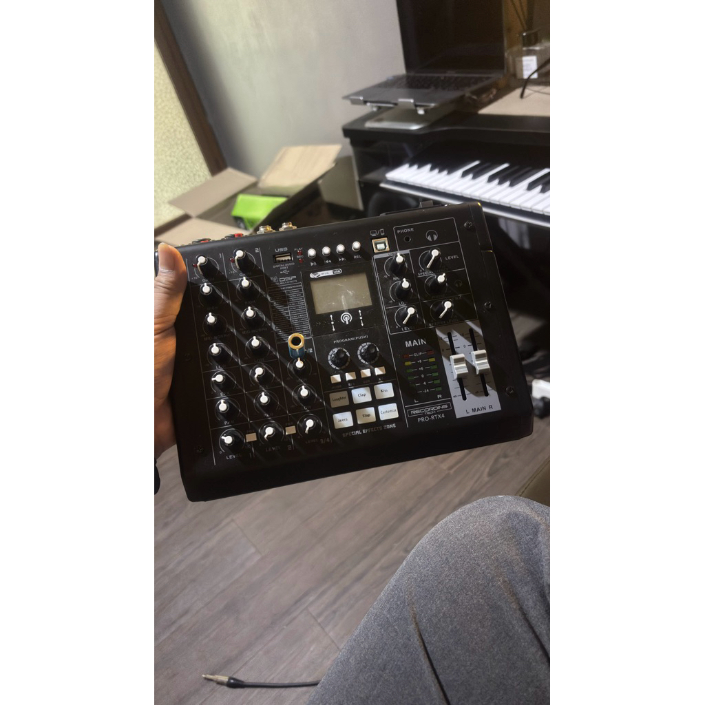 Mixer Recording Tech Pro Rtx 4