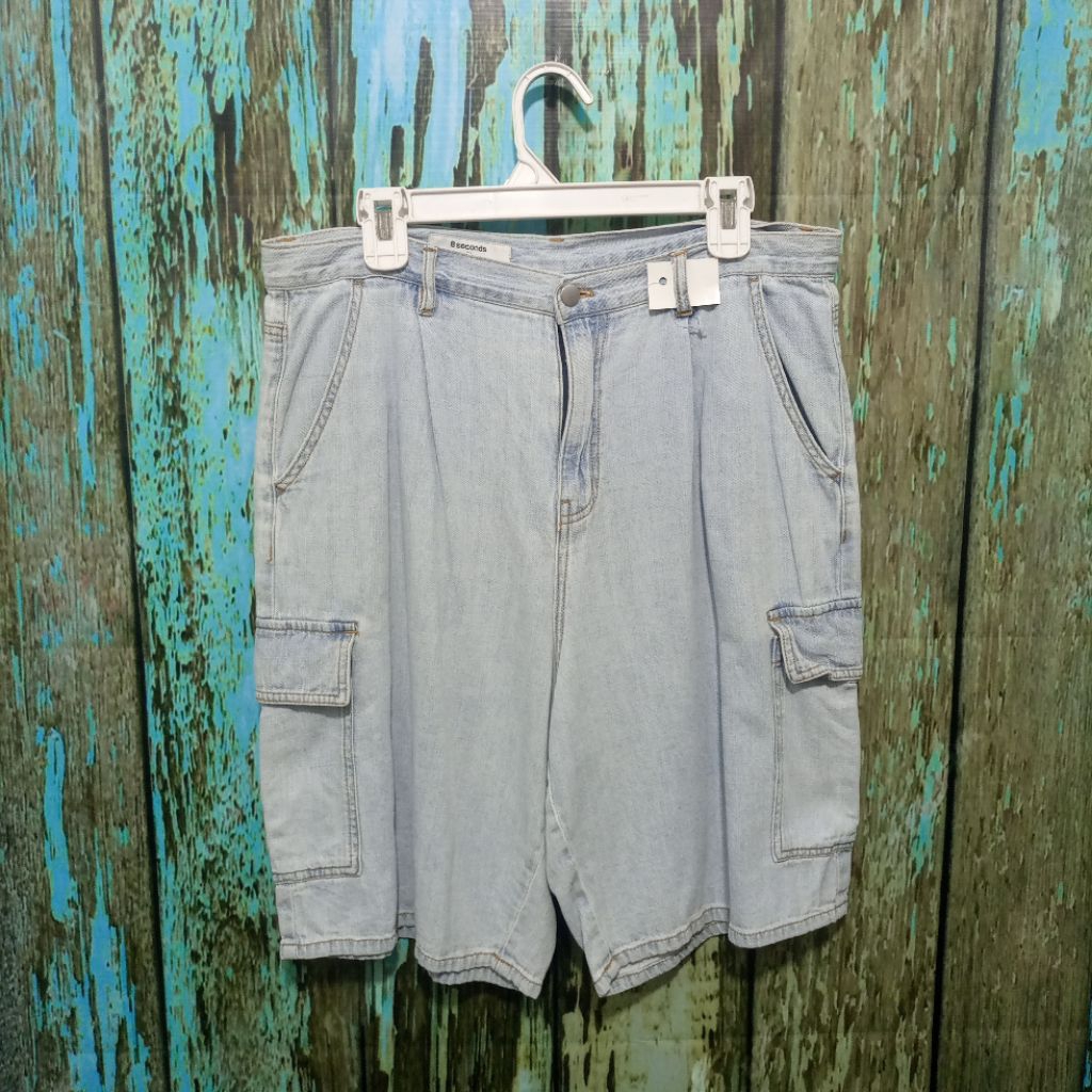 Celana jeans pendek / short pants 8SECOND bagus Size 36 (Lp 92cm Panjang 58cm)