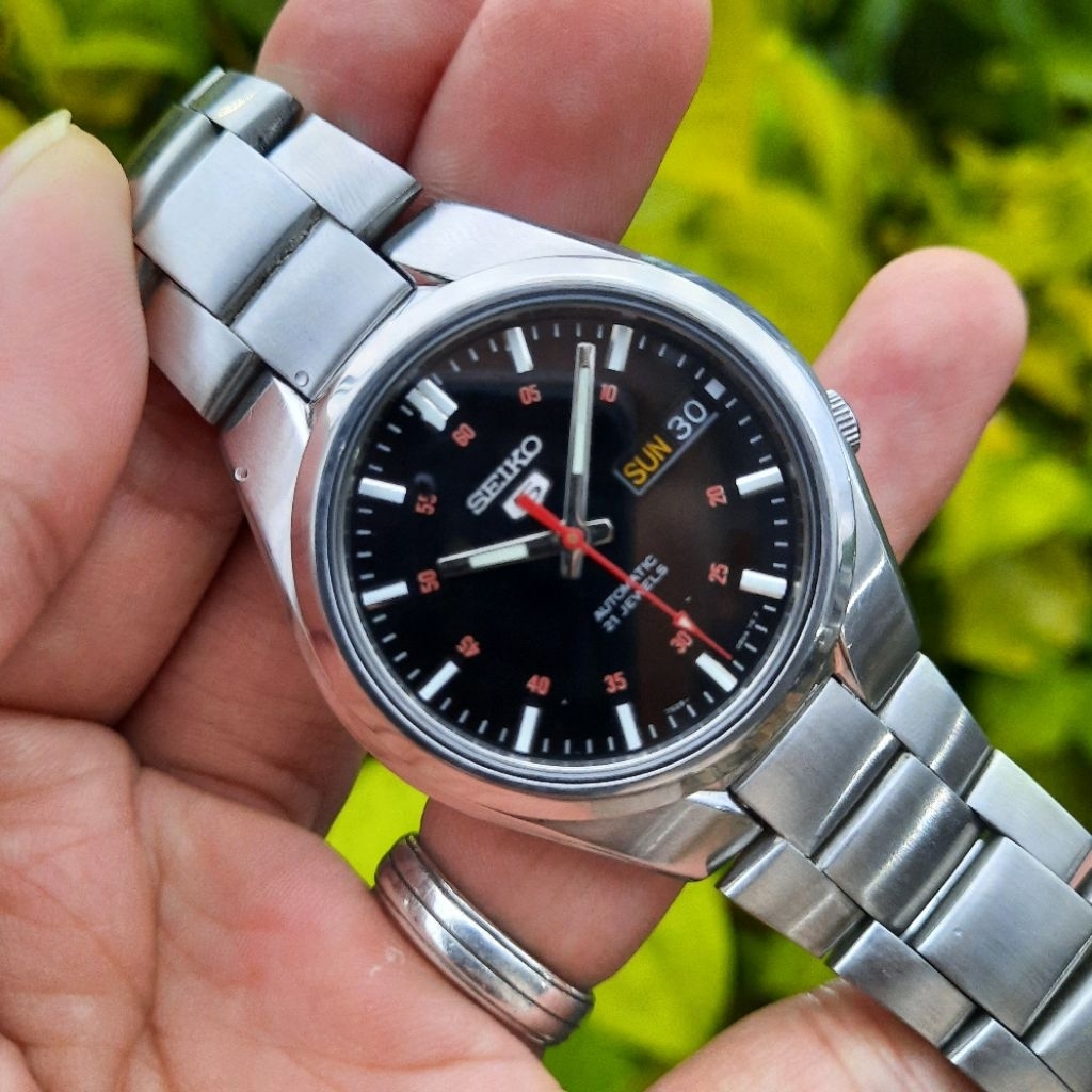Seiko 5 Automatic SNK617K1 Hitam Black Red SNK617 7S26-02F0